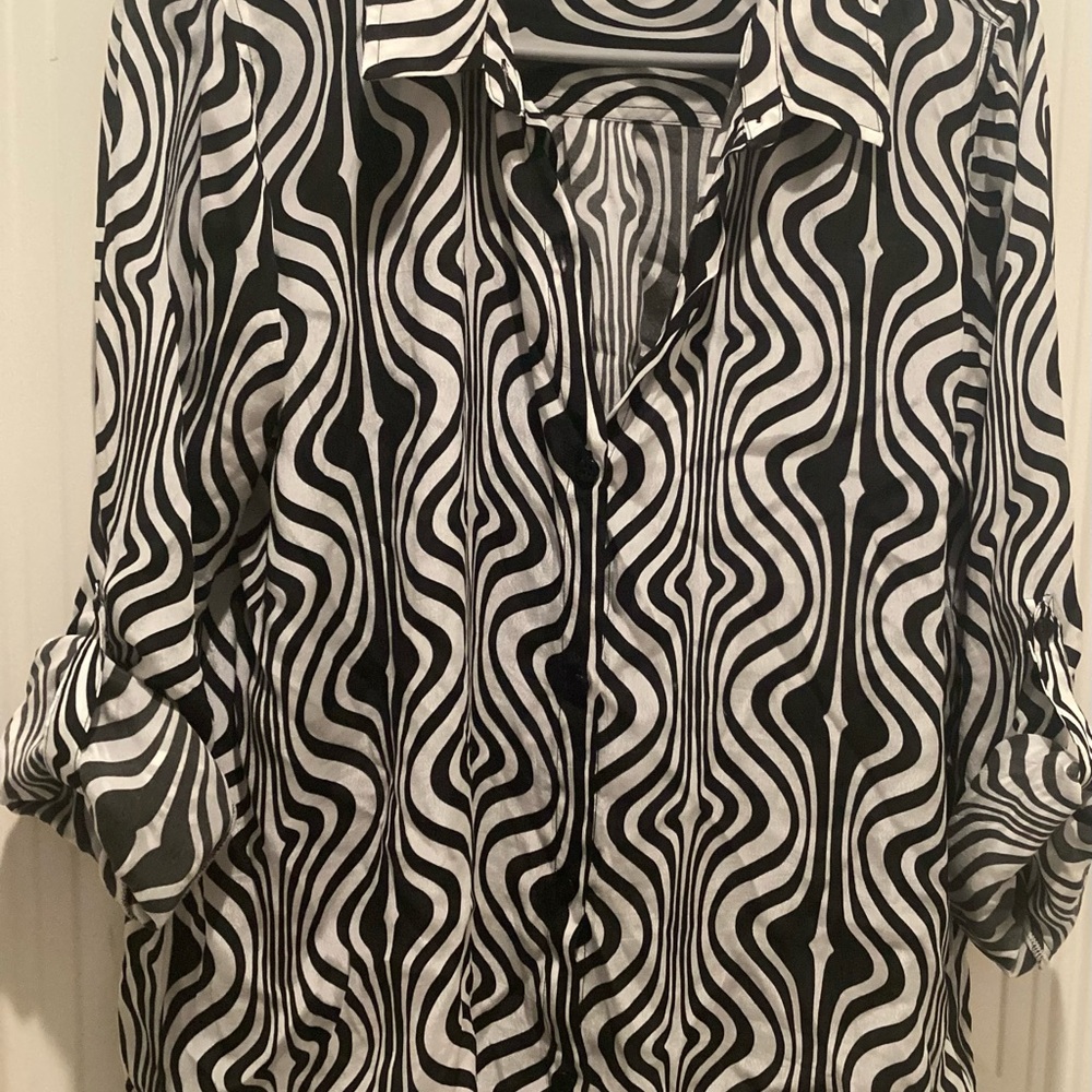 Black & White Wave-Print Button Down Shirt
